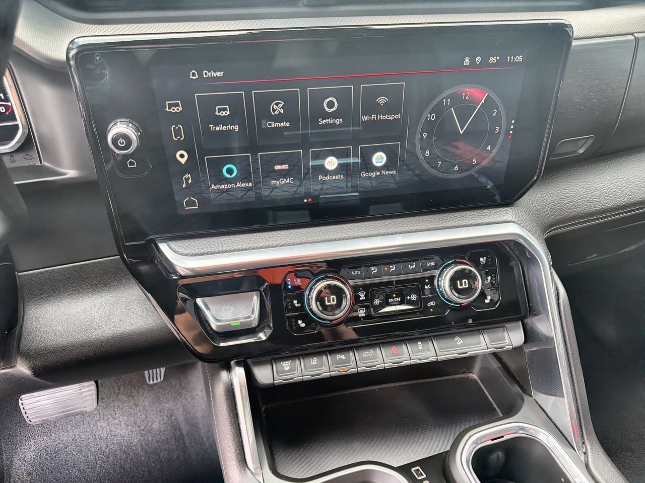 Used 2024 White Frost Tricoat GMC Denali image 13