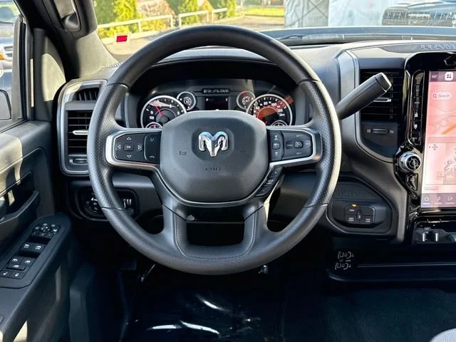 New 2026 Diamond Black Crystal Pearl-Coat Exterior Paint RAM Tradesman image 10
