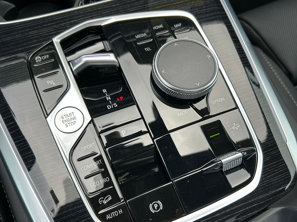 New 2026 Dravit Grey Metallic BMW xDrive40i image 28