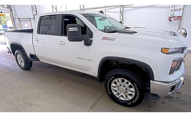 2024 Chevrolet Silverado HD LT 4WD Crew Cab Standard Box's photo