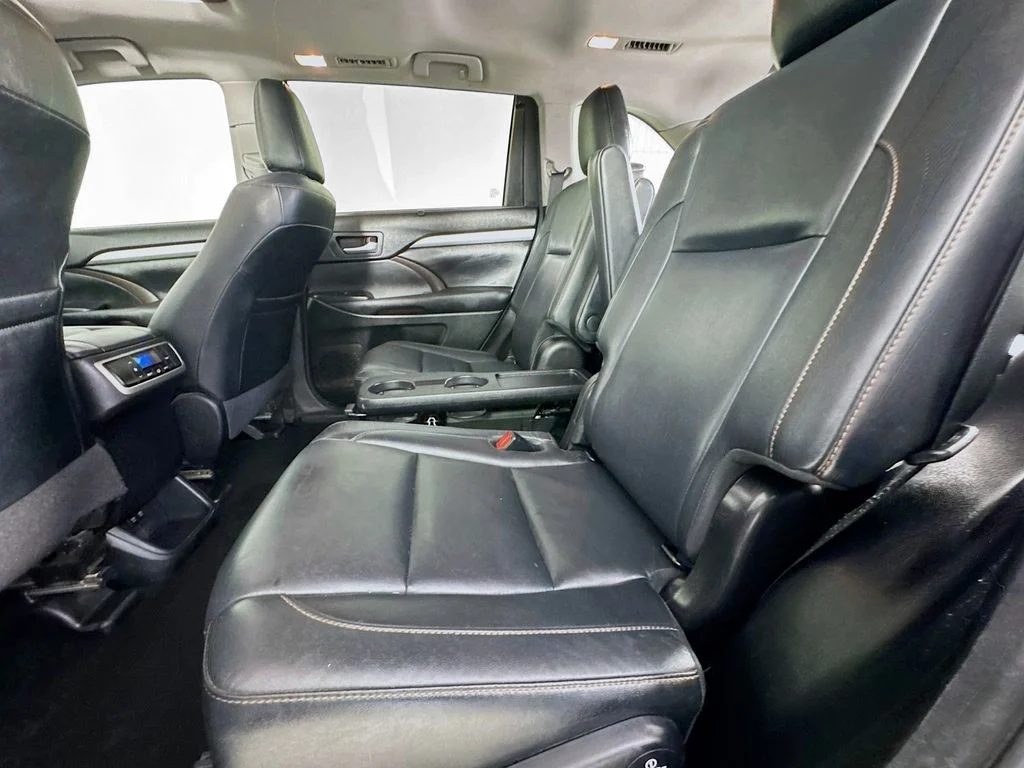 Used 2018 Gray Toyota XLE image 30
