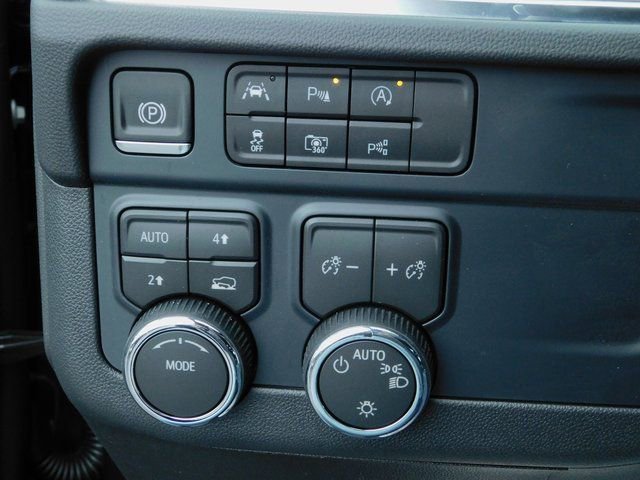2026 Chevrolet Suburban LS - Photo 31
