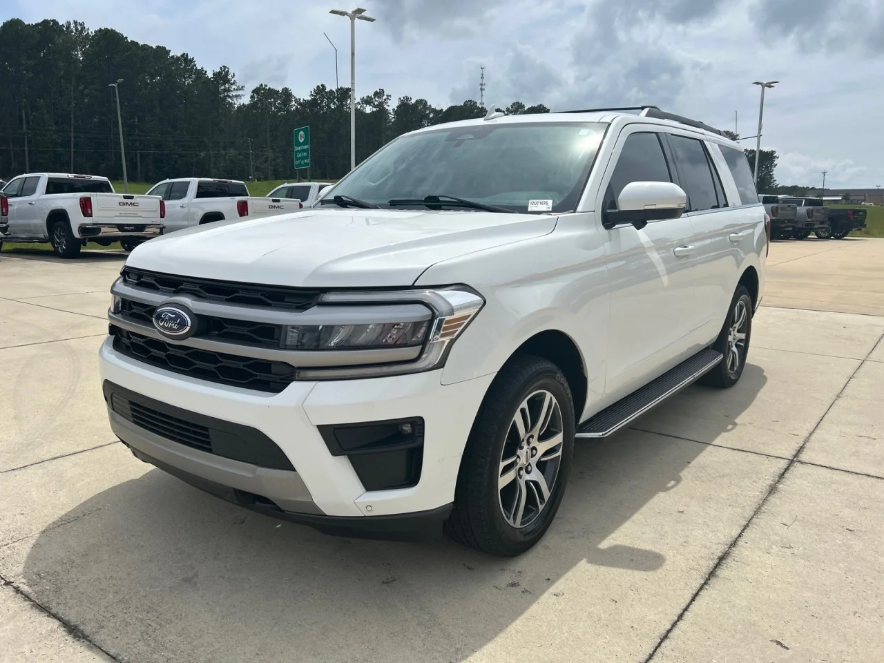 Used 2022 White Ford XLT image 1