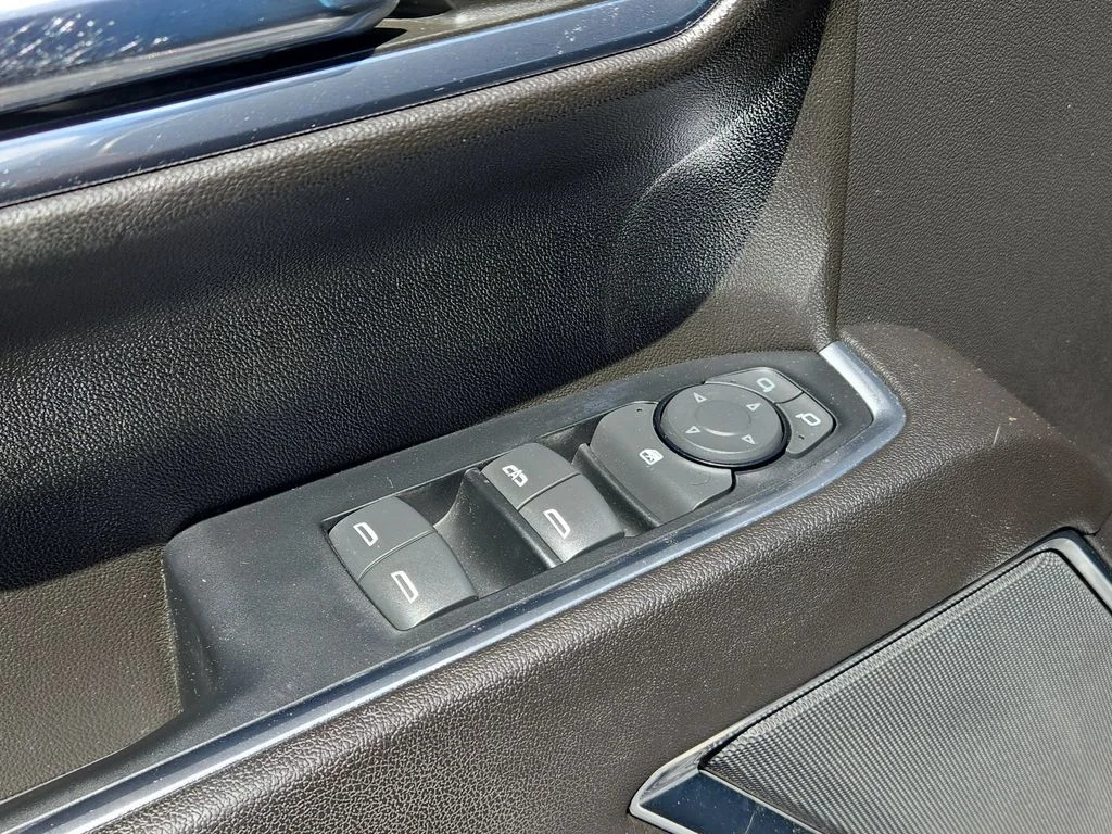 Used 2023 Gray Chevrolet LT image 27