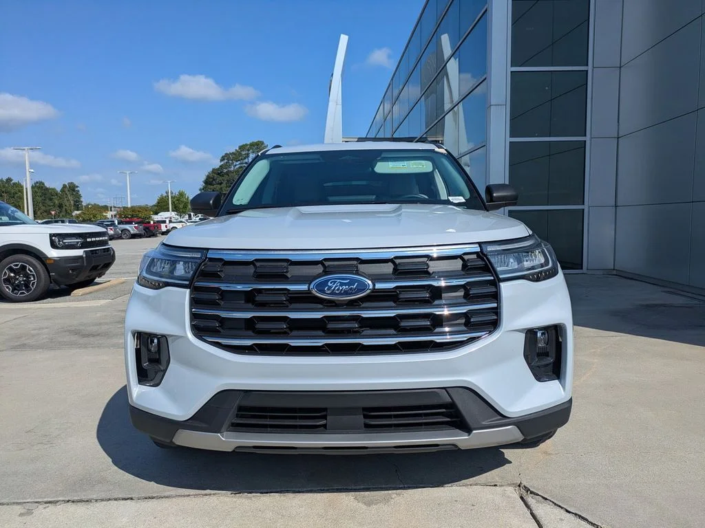 New 2026 Space White Metallic Ford Active image 8