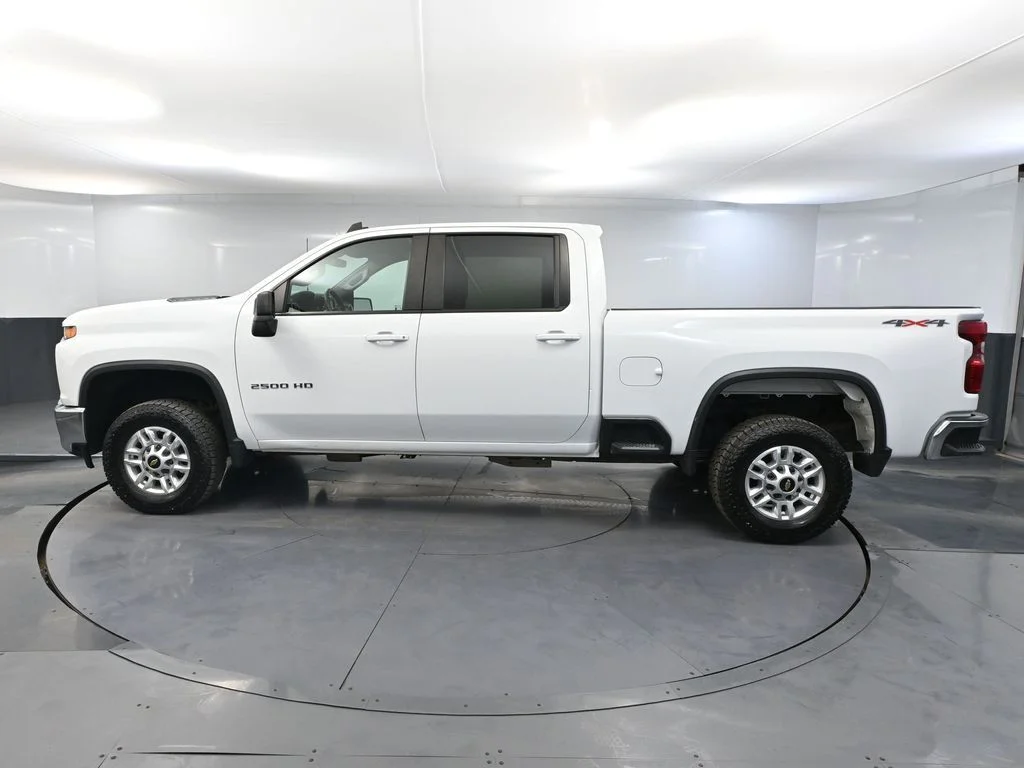 Used 2022 White Chevrolet LT image 7