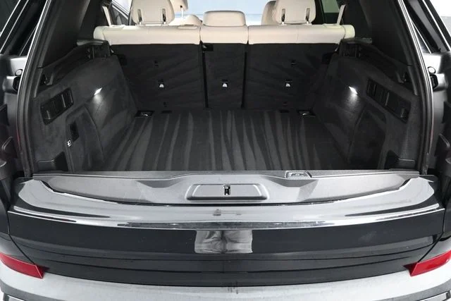 Used 2020 Black BMW sDrive40i image 9