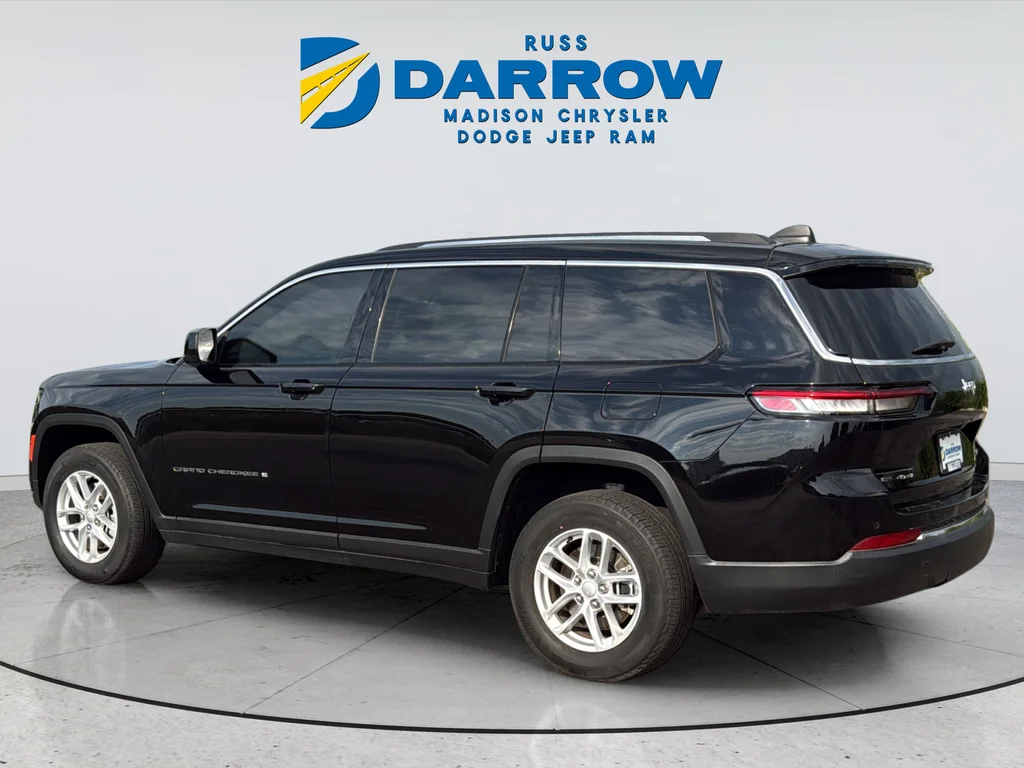 Used 2022 Black Jeep Laredo image 3