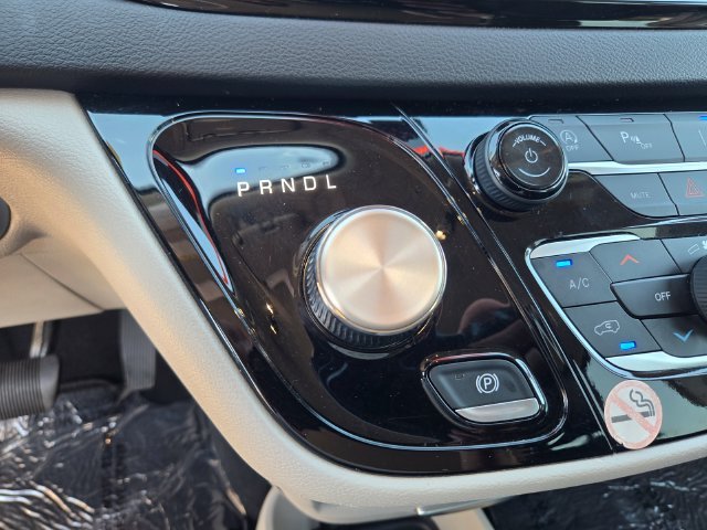 Used 2024 Black Chrysler Touring L image 14