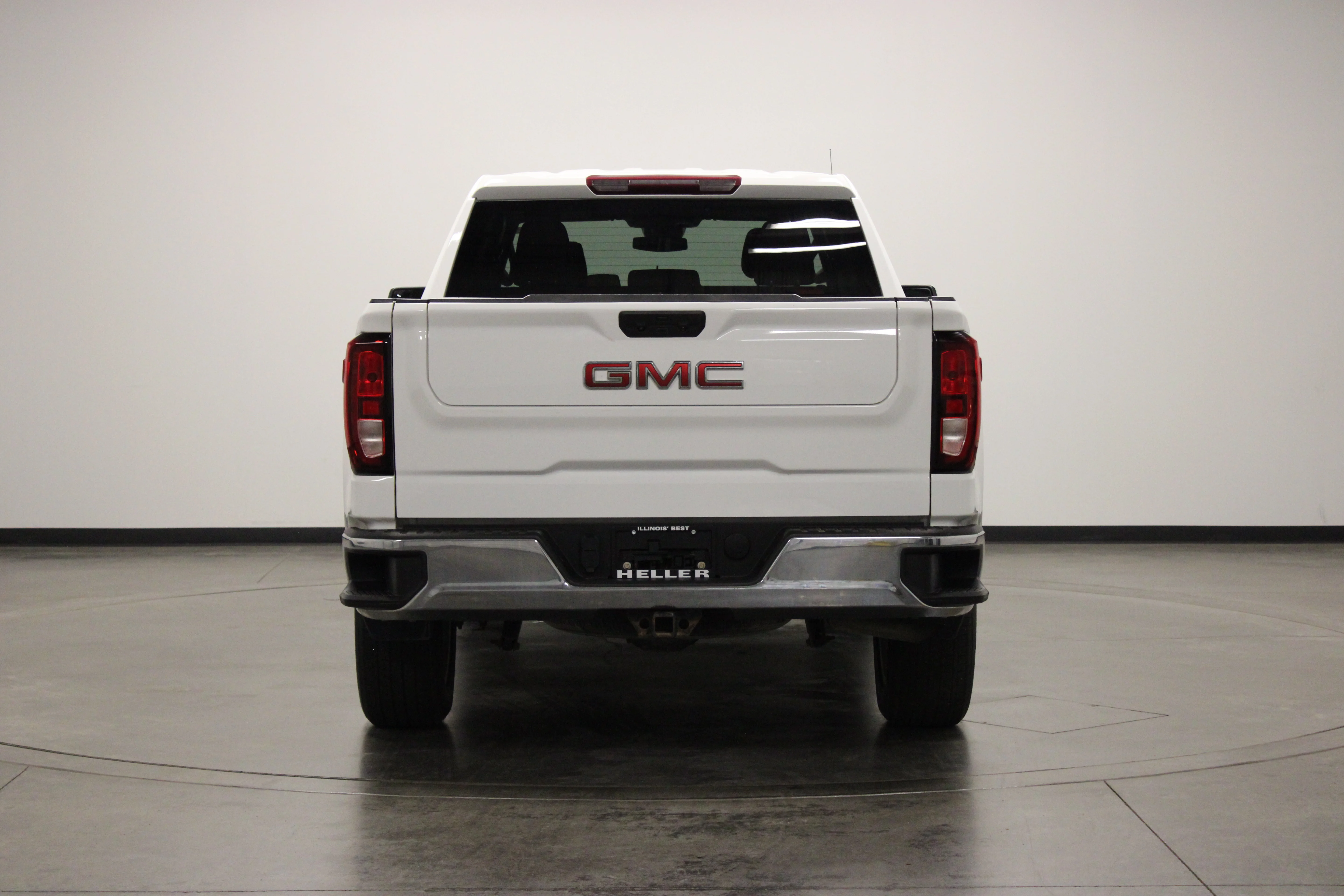 Used 2023 Summit White GMC SLE image 7