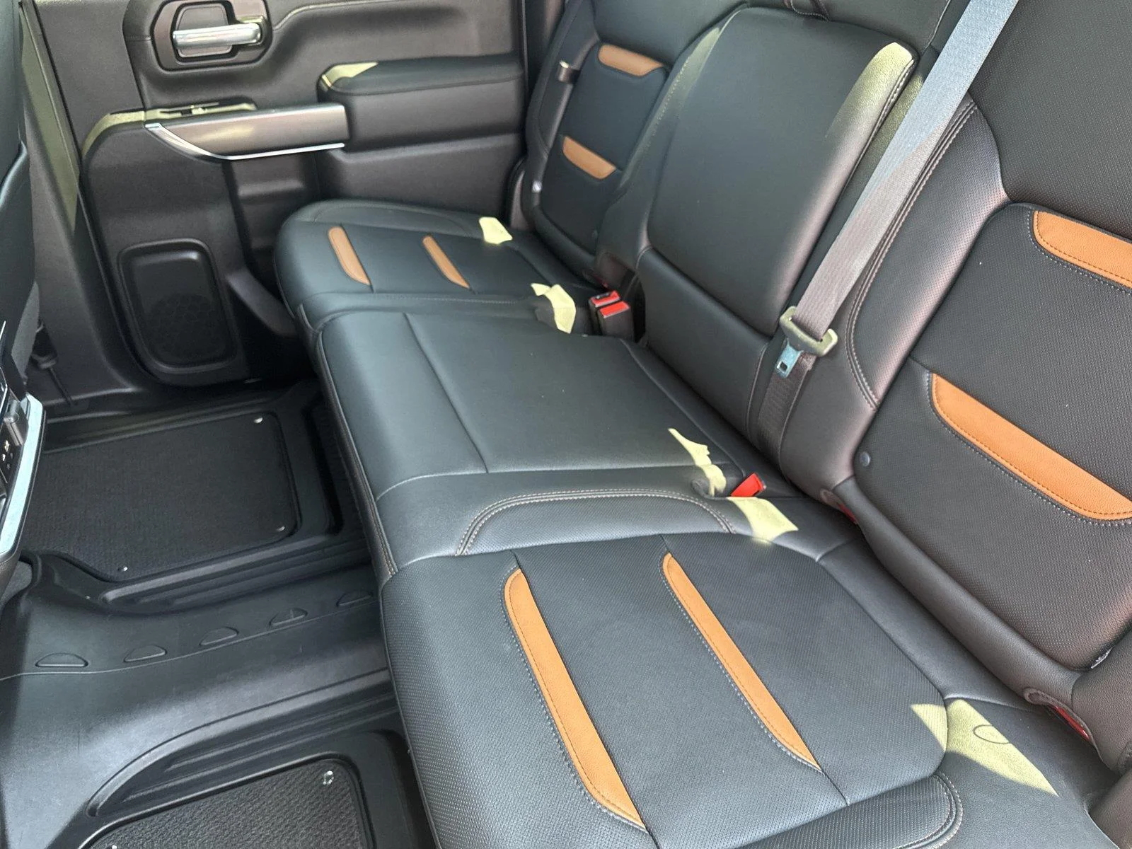 Used 2022 CAYENNE RED TINTCOAT GMC AT4 image 31