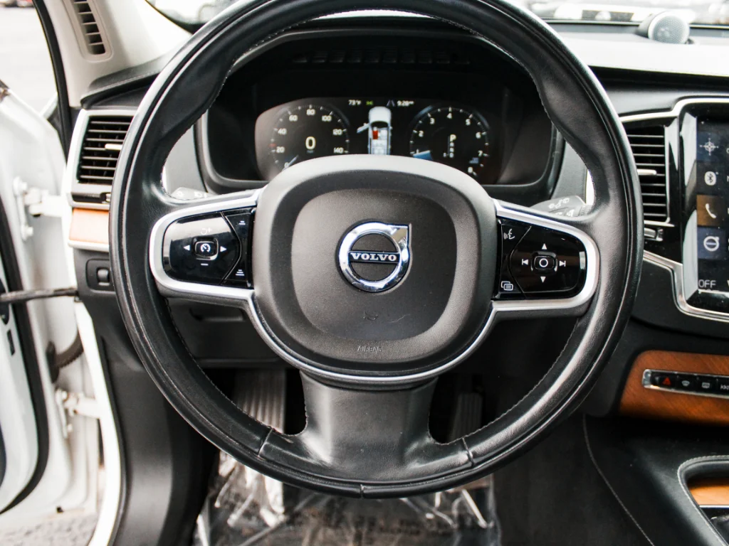 Used 2019 Crystal White Pearl Metallic Volvo Inscription image 12