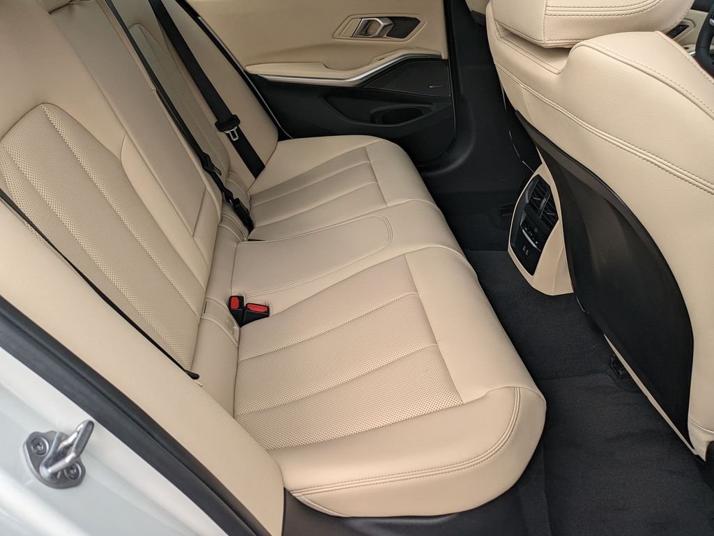 2025 BMW 3 Series 330i - Photo 23