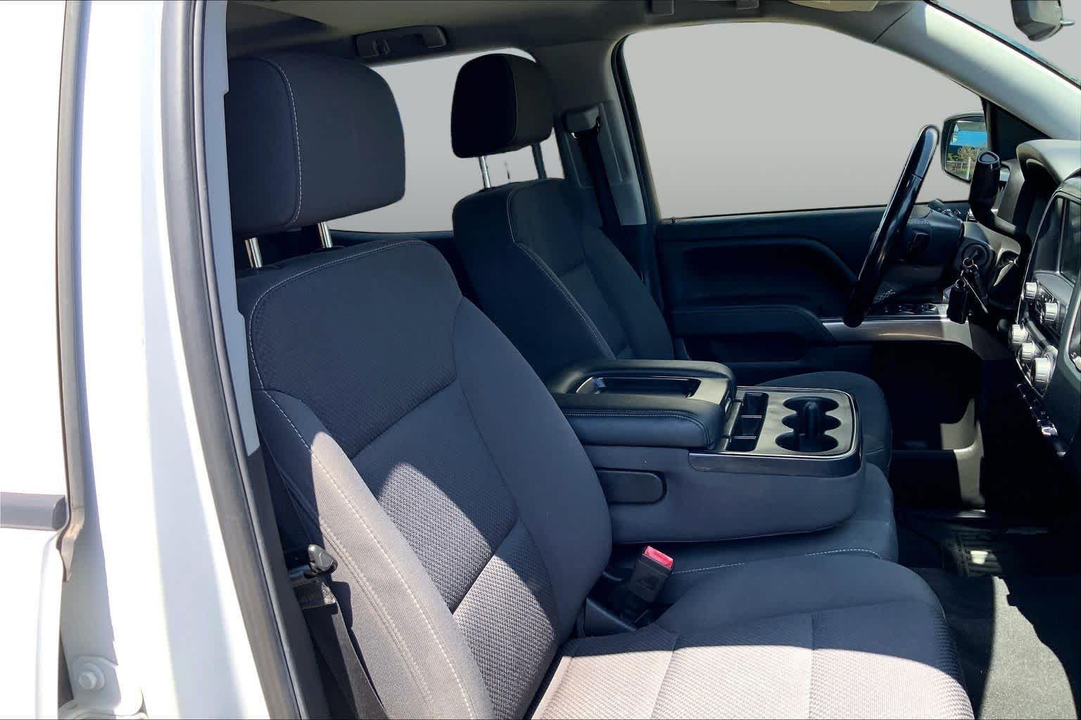Used 2018 Summit White Chevrolet LT image 9