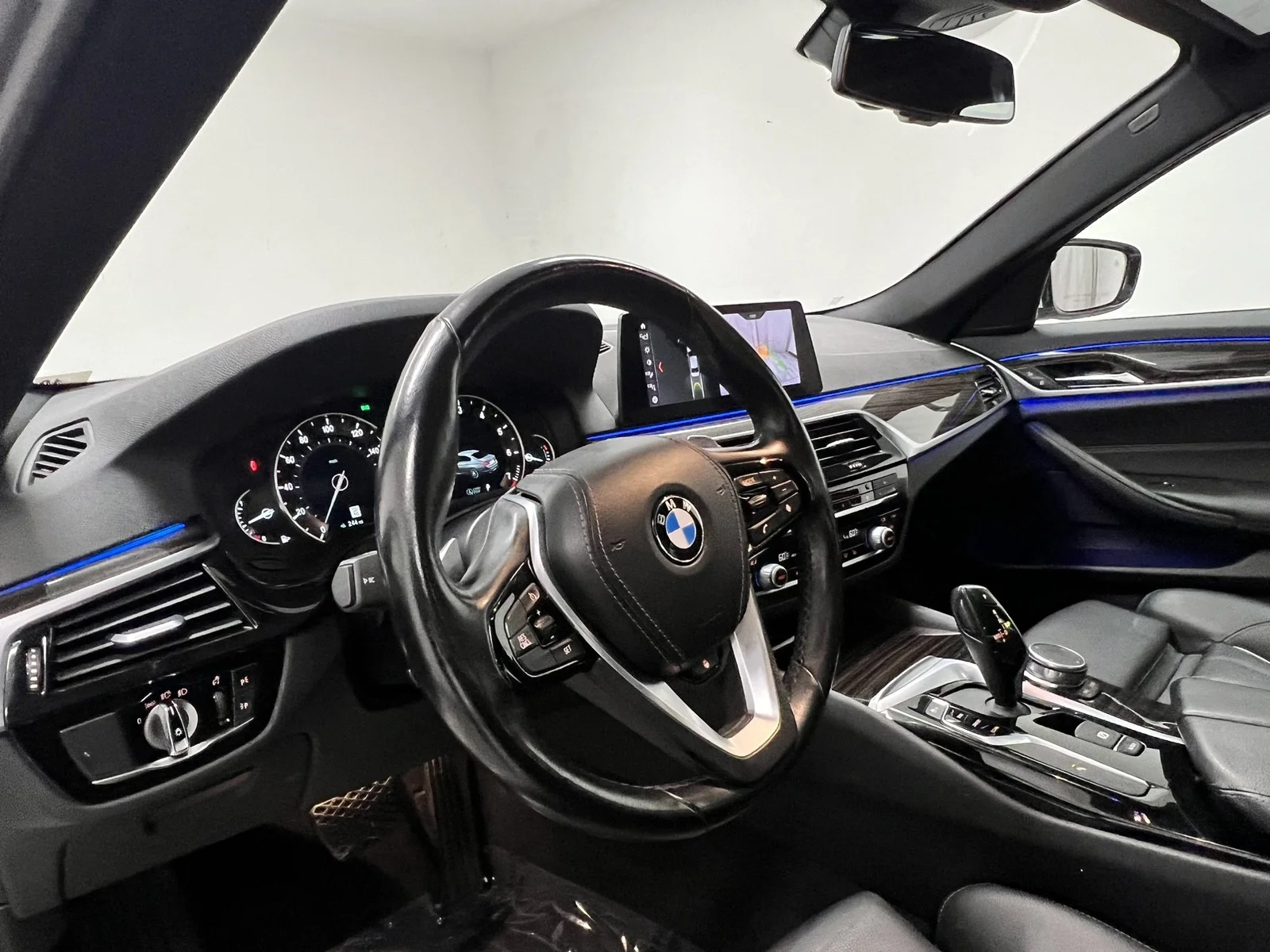 Used 2019 Glacier Silver Metallic BMW 530i xDrive image 15