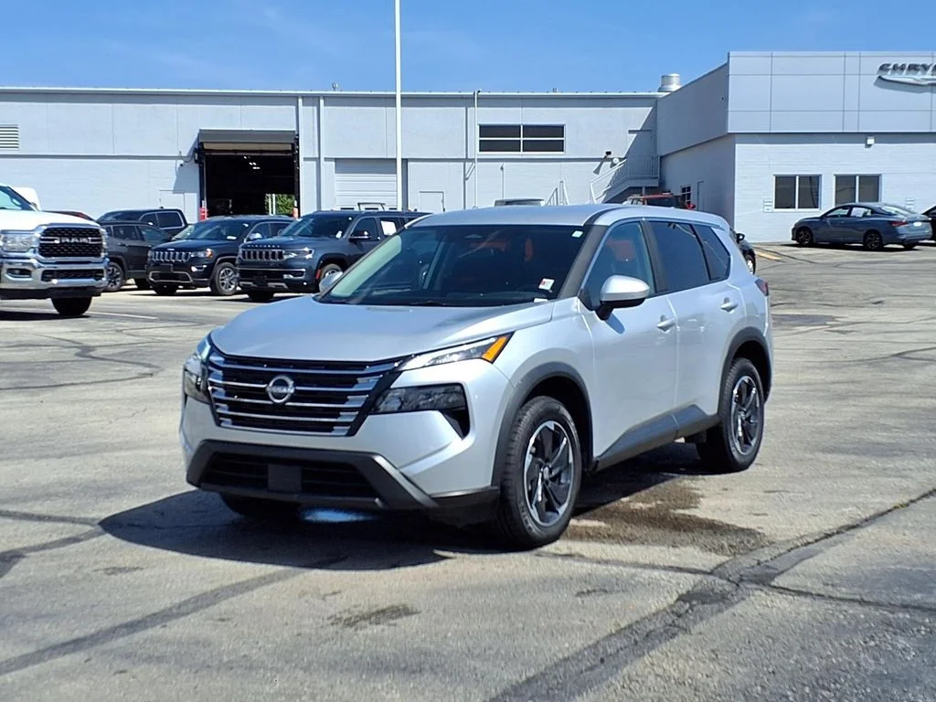Used 2025 Nissan Rogue SV with VIN 5N1BT3BB9SC795532 for sale in Kansas City