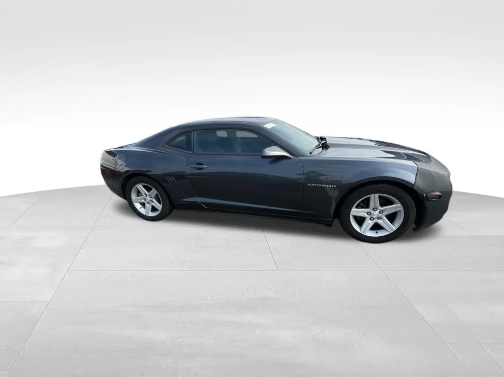 Used 2011 Gray Chevrolet 1LT image 24