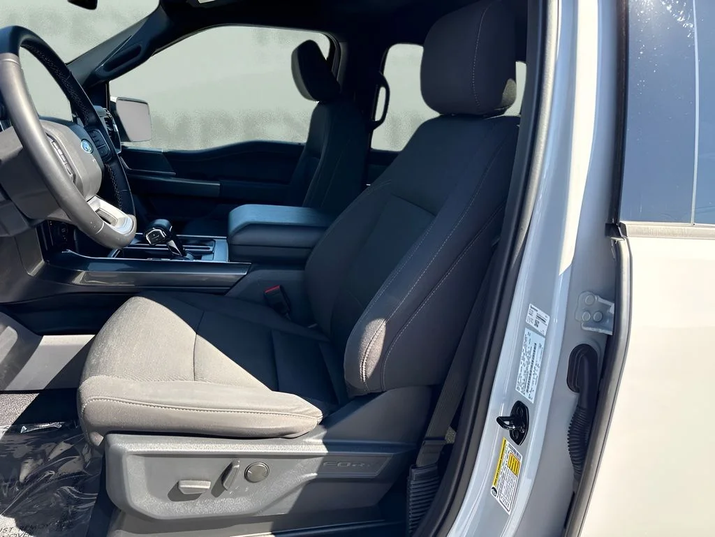 Used 2023 White Ford XLT image 9