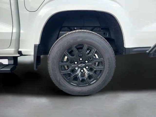 New 2026 Summit White Chevrolet WT image 32