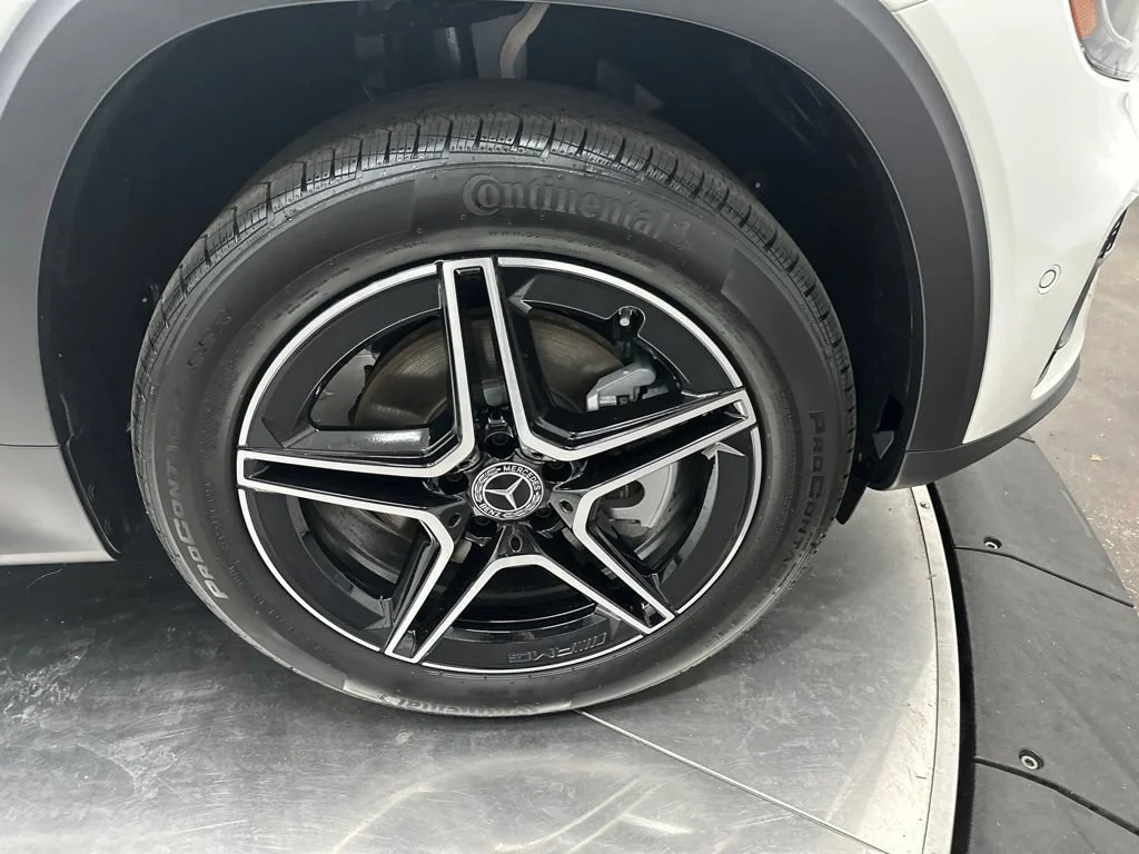 New 2026 White Mercedes-Benz GLB 250 image 9