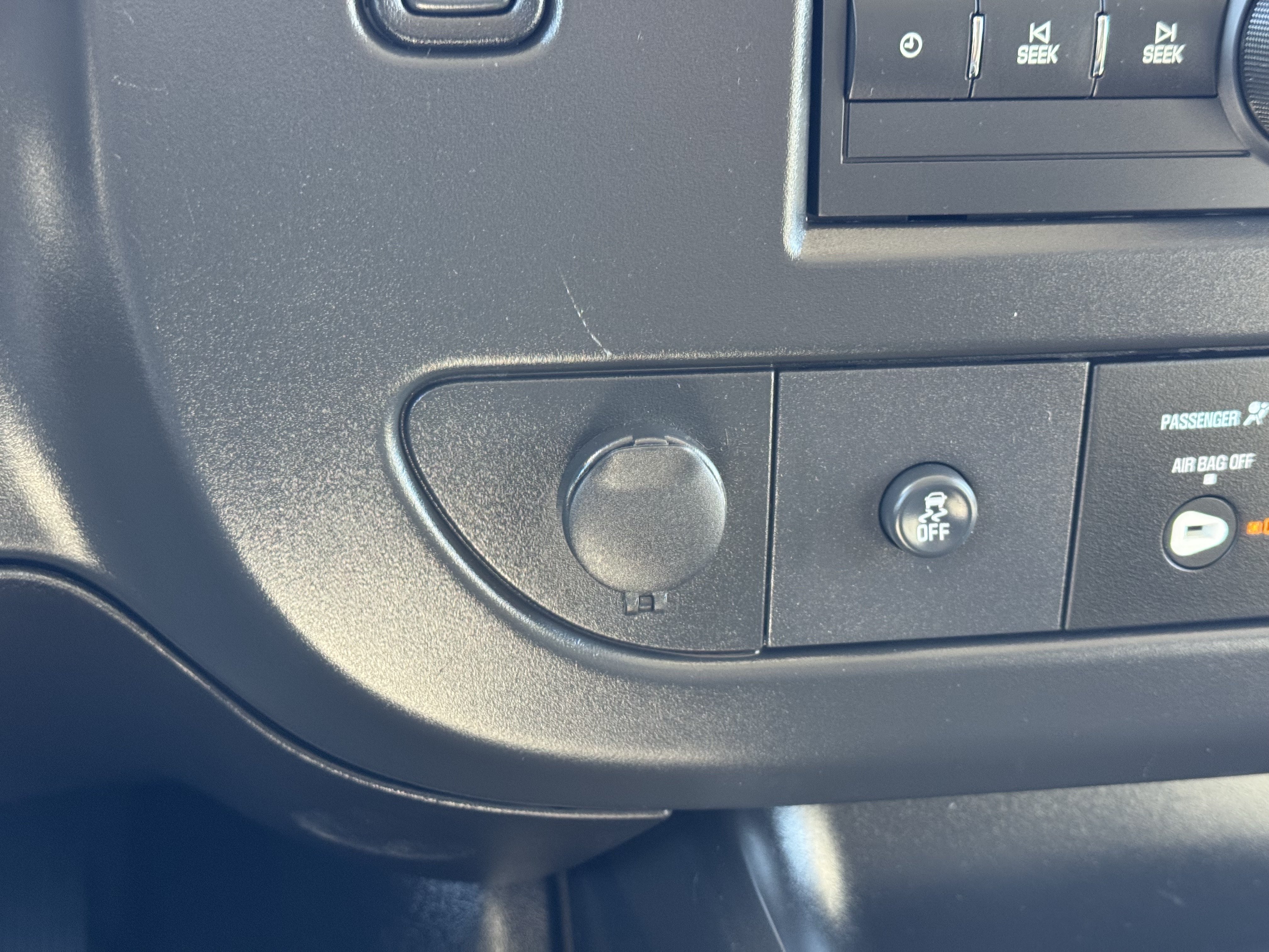 2025 Chevrolet Express Passenger LT - Photo 27