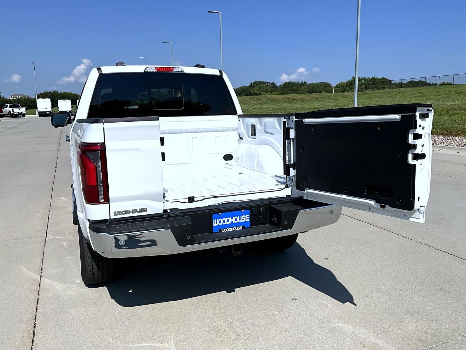 New 2026 Star White Metallic Tri-Coat Ford Lariat image 15