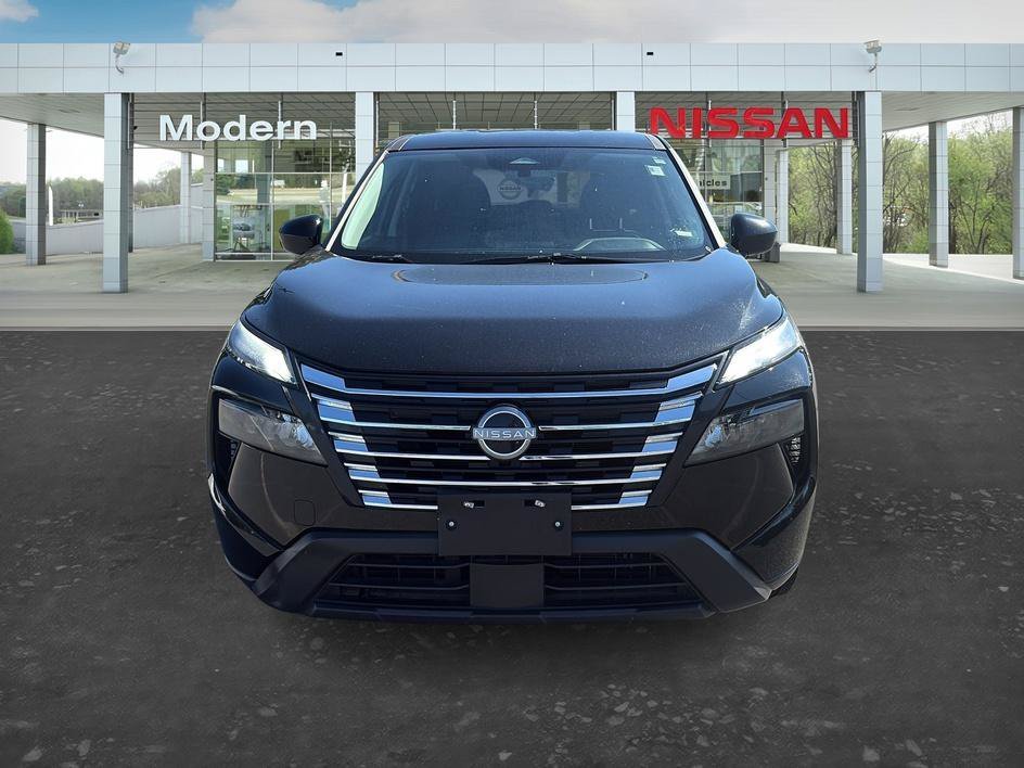 Used 2025 Super Black Nissan SV image 8