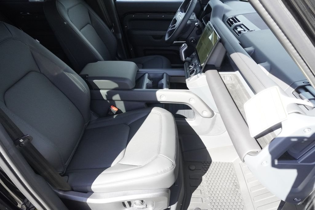 New 2026 Santorini Black Land Rover S image 23