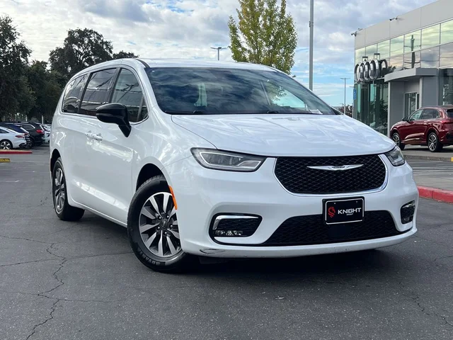 2024 Chrysler Pacifica Hybrid Select