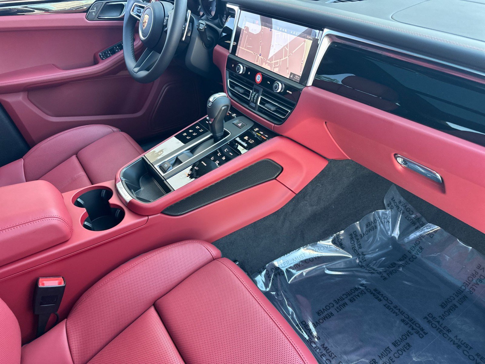 New 2026  Porsche Macan (AWD) image 16
