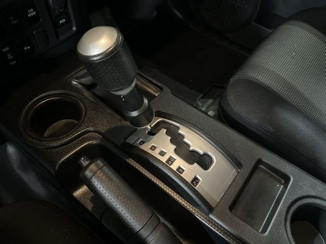 Used 2010  Toyota Base image 27