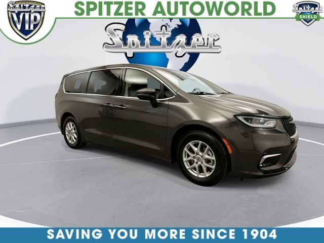 Used 2023 Gray Chrysler Touring L image 3
