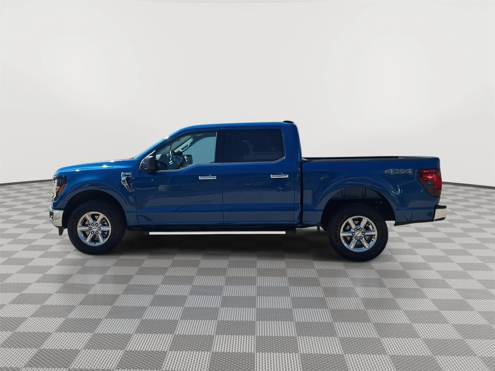 Used 2025 Atlas Blue Ford XLT image 9