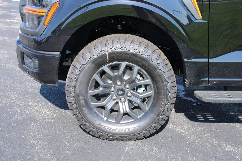 New 2026 Agate Black Metallic Ford Tremor® image 5