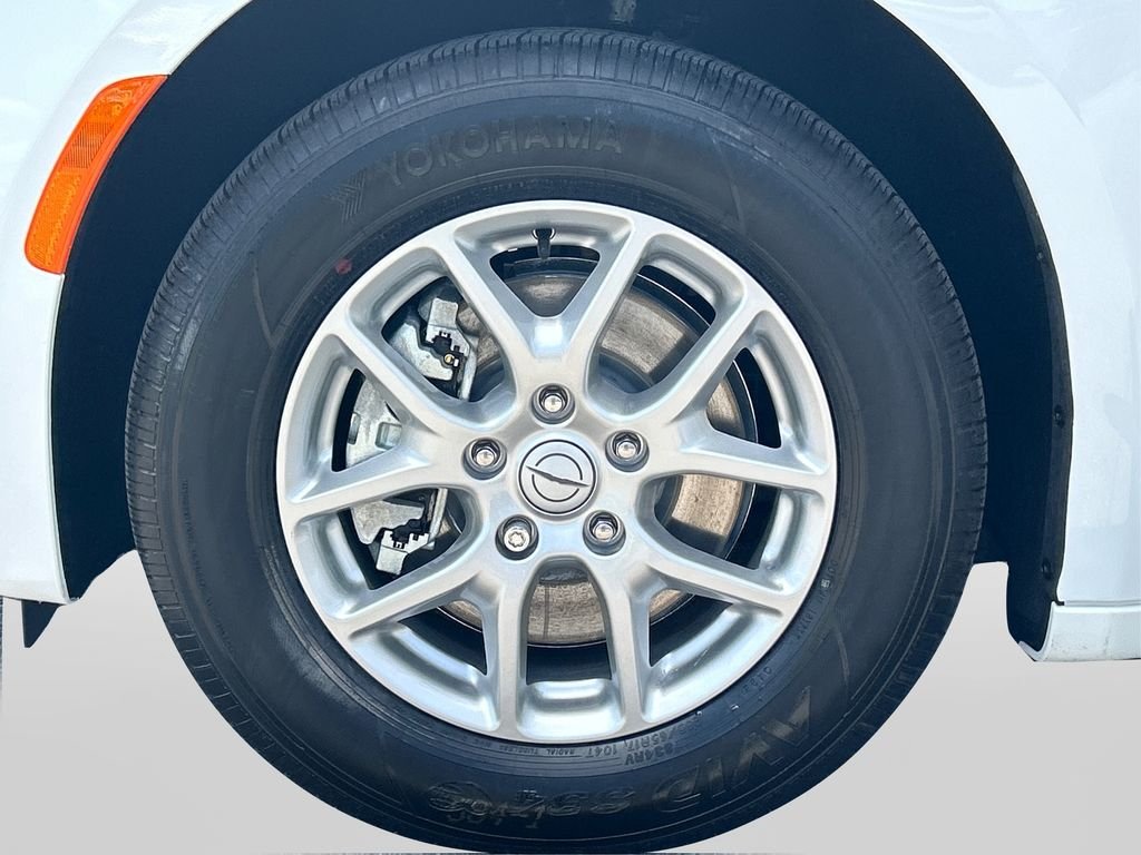 2025 Chrysler Voyager LX - Photo 14