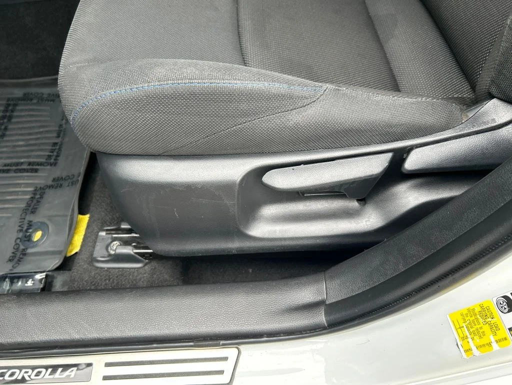 Used 2022 White Toyota SE image 14