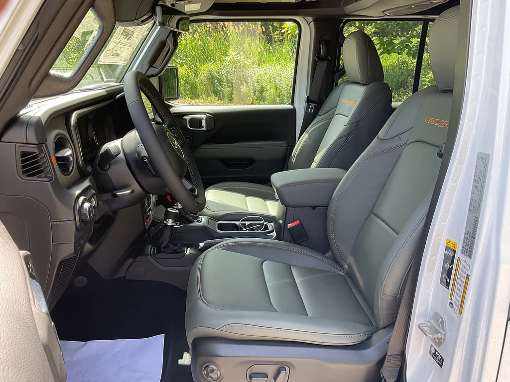 New 2026 Bright White Clearcoat Jeep Mojave X 4x4 image 8