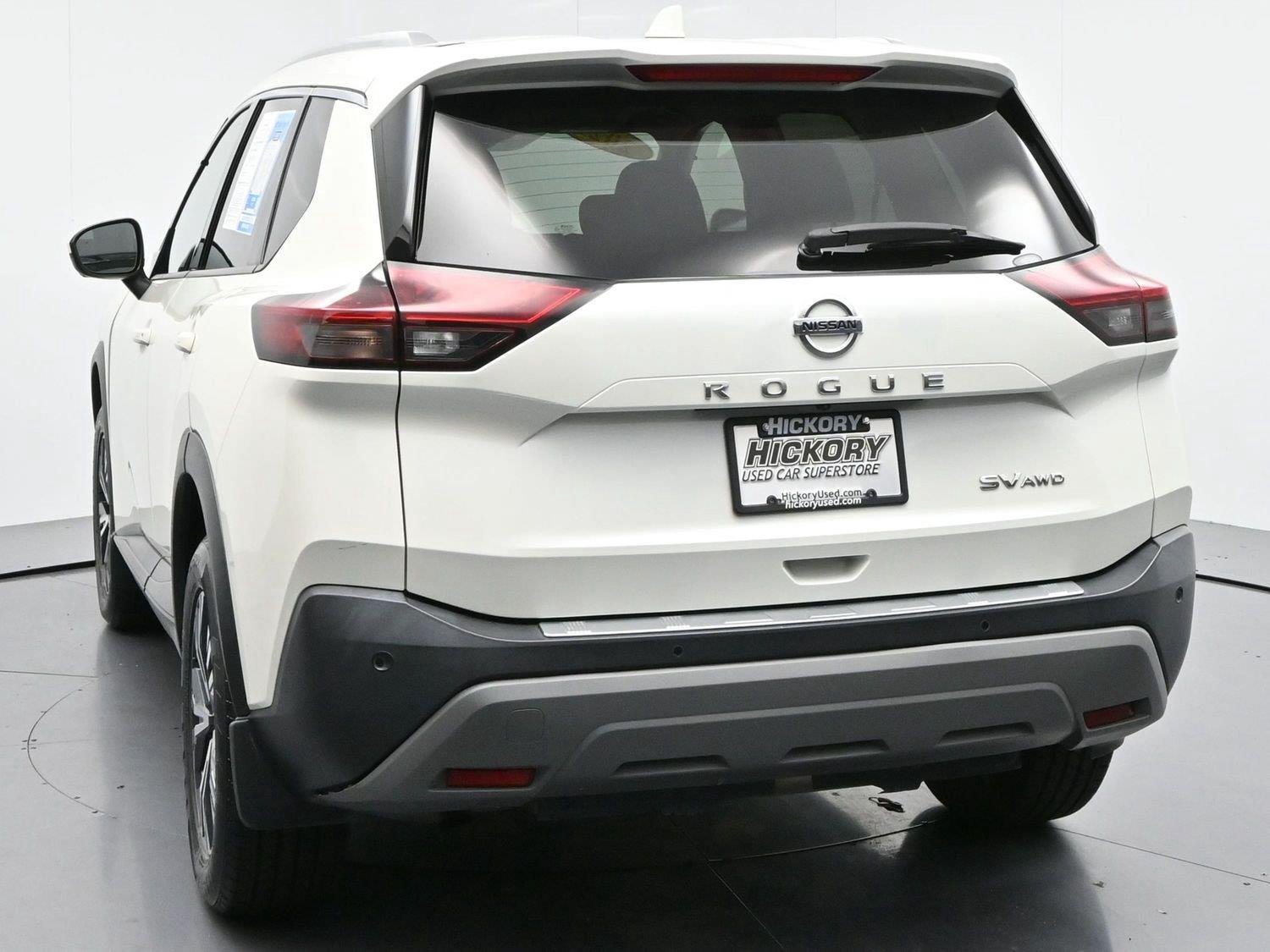 Used 2021 Pearl White Tricoat Nissan SV image 6