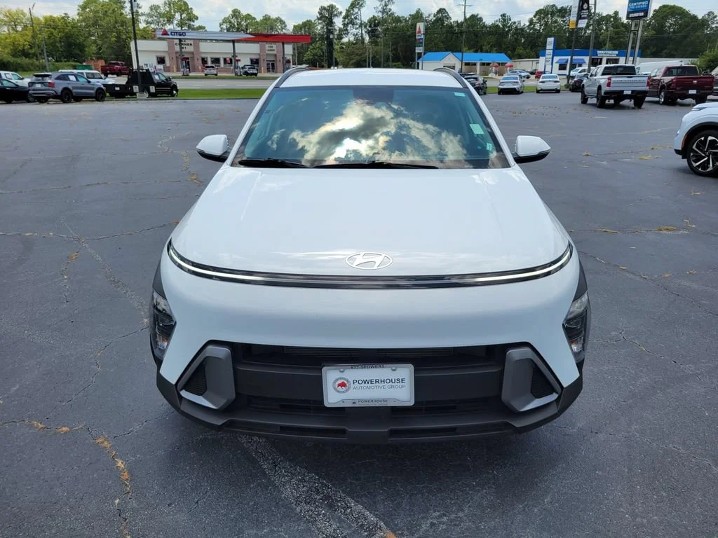 Used 2025 White Hyundai SEL image 8