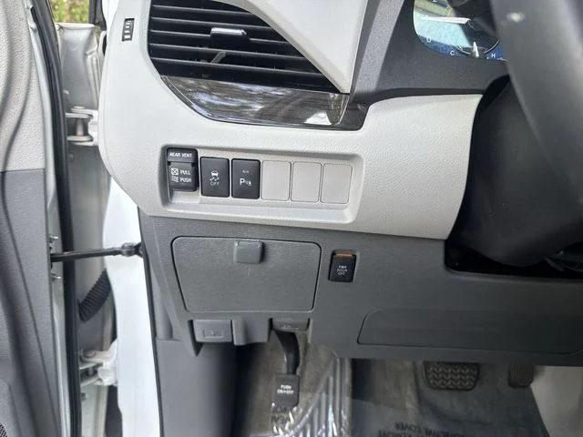 Used 2018 White Toyota XLE image 28