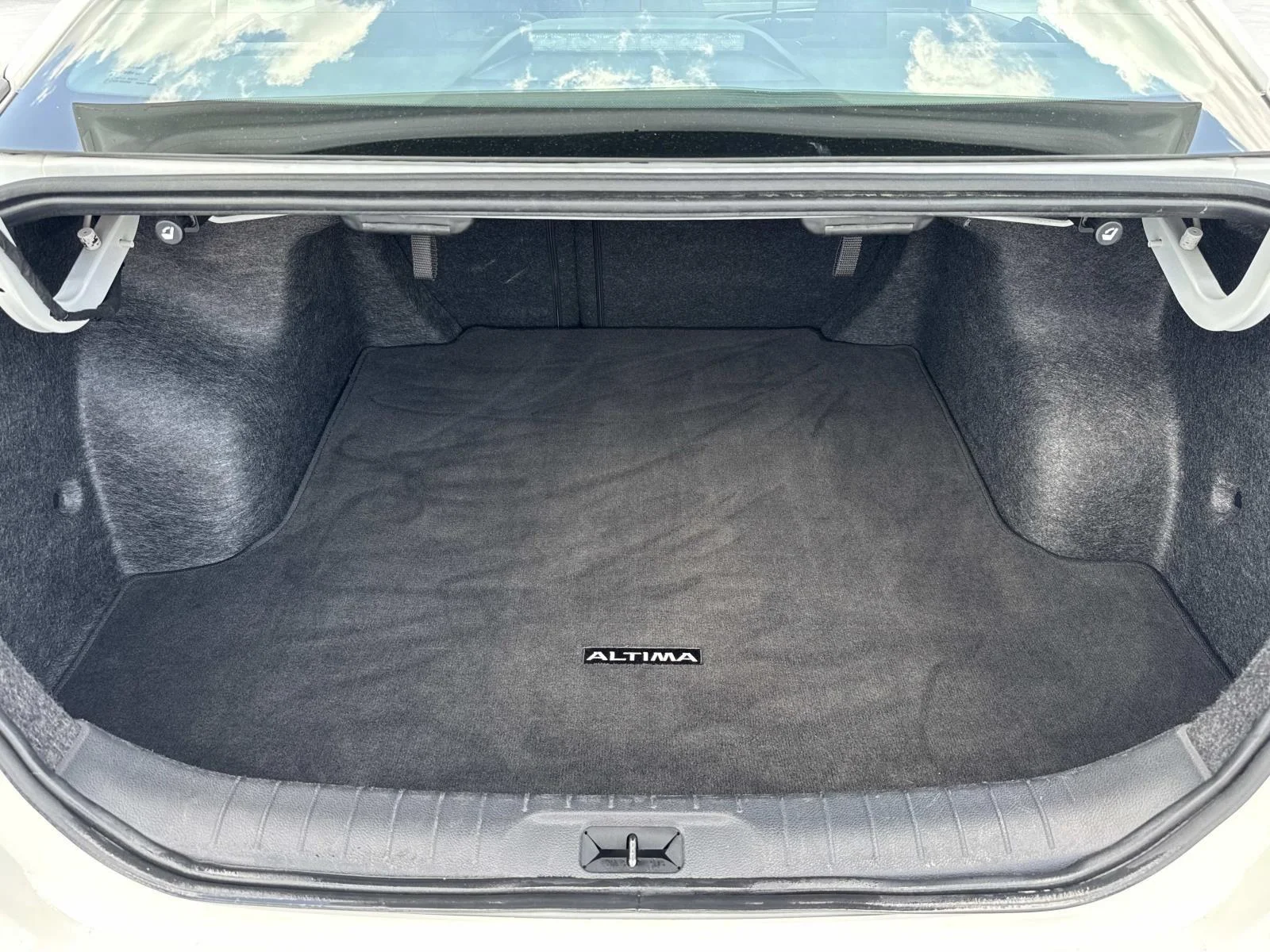 2025 Nissan Altima SV - Photo 8