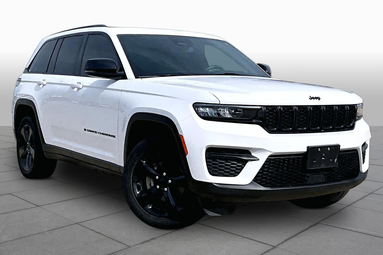 Used 2022 Bright White Clearcoat Jeep Altitude image 3