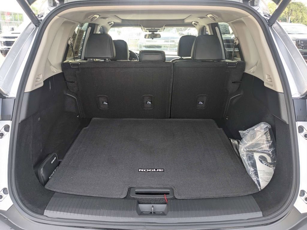 Used 2023 Silver Nissan SV image 13