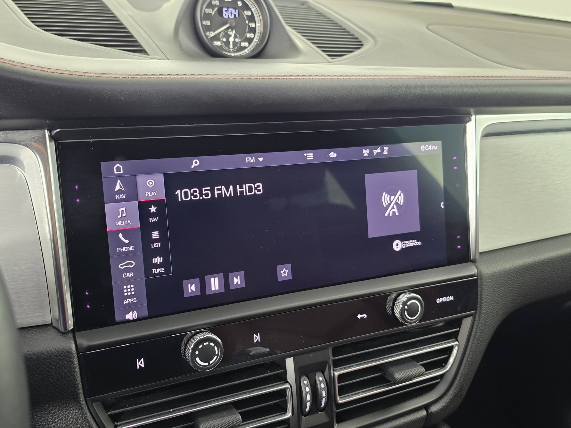 2025 Porsche Macan T - Photo 19