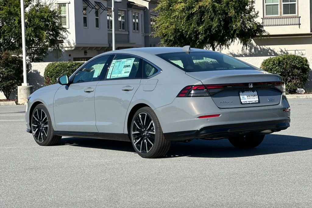 New 2026 Urban Gray Pearl Honda Touring image 6