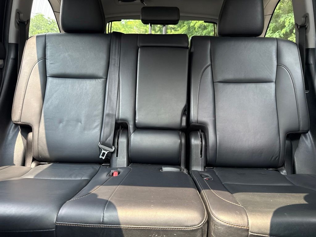 Used 2019 Silver Toyota XLE image 24