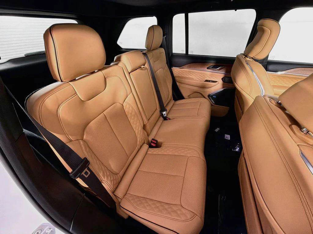 New 2027 White/off-white Jeep Summit image 29