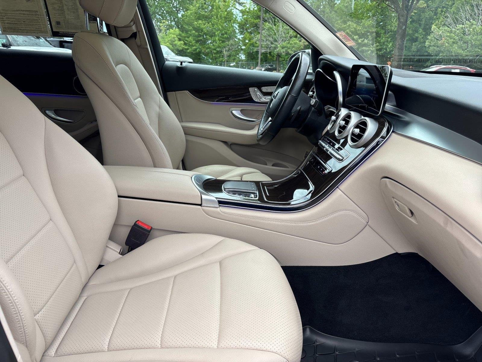 Used 2021 Obsidian Black Metallic Mercedes-Benz GLC 300 image 39
