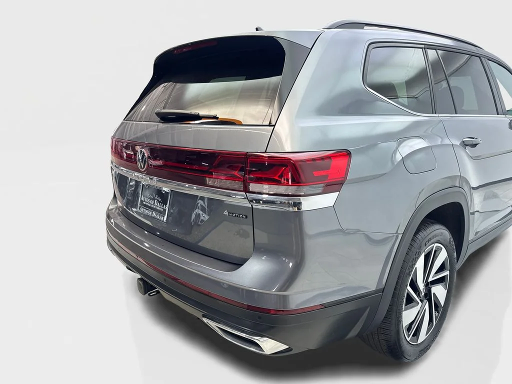 Used 2024 Gray Volkswagen 2.0T SE w/Technology image 18