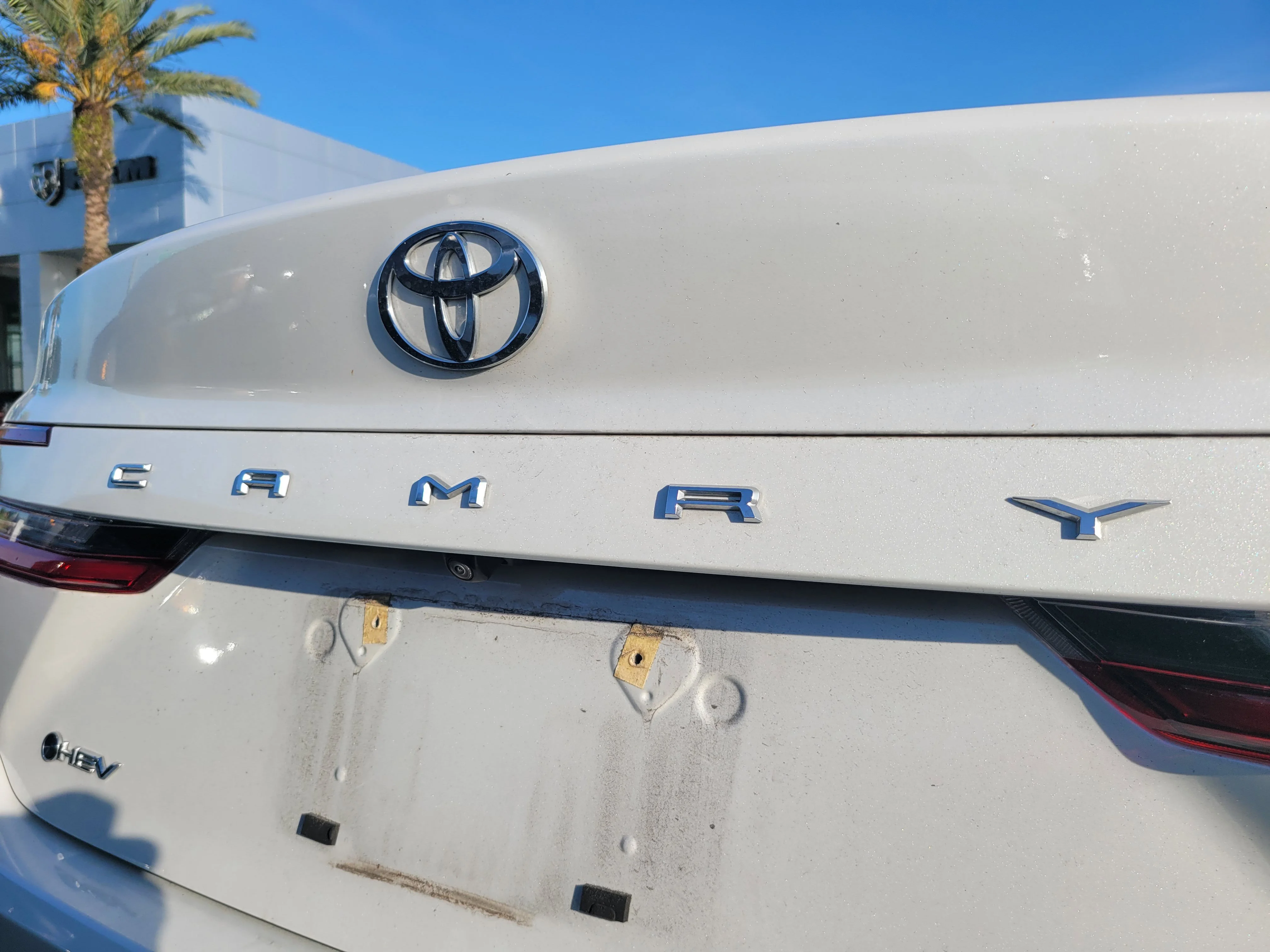Used 2025 Pearl Toyota LE image 5